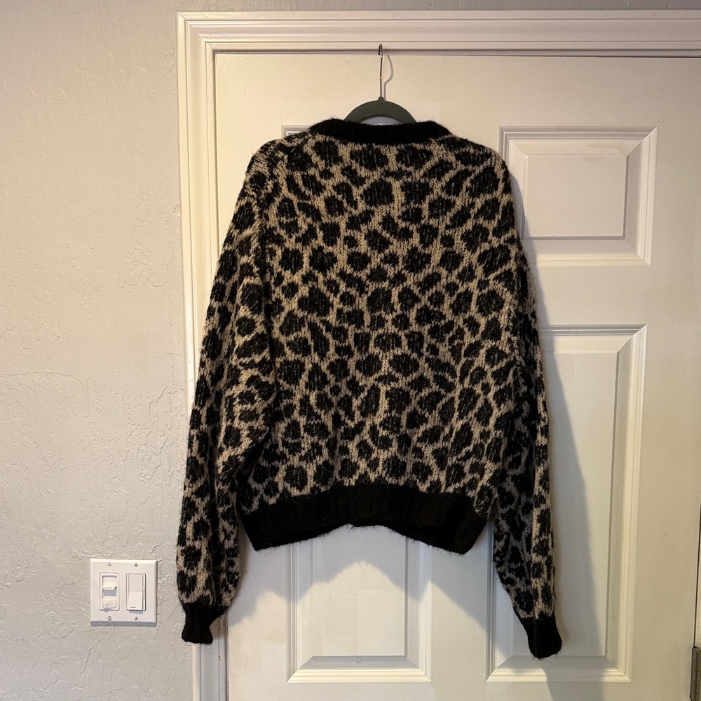 Chic Leopard Print Button Cardigan - Picture 3 of 4